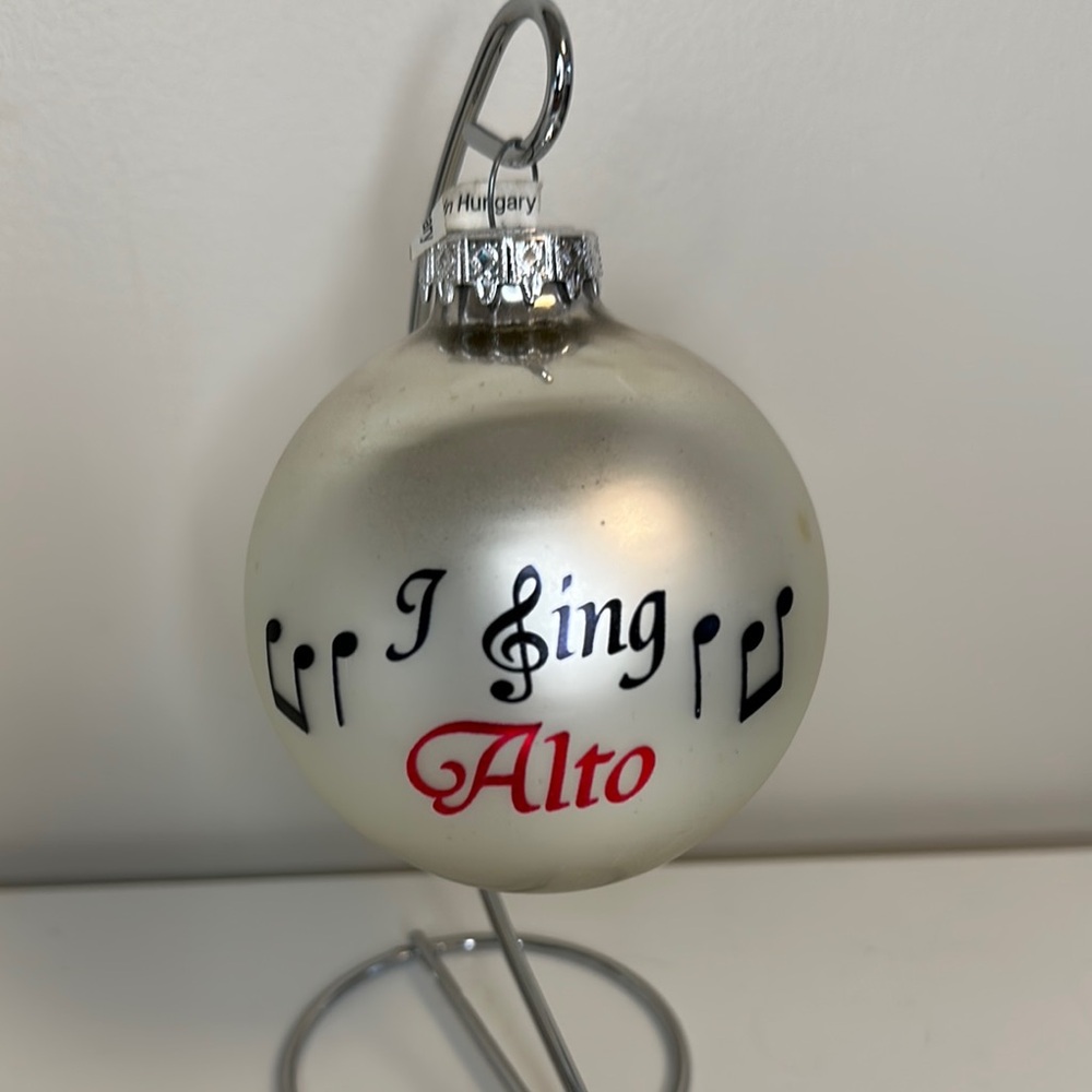Bronner’s I Sing Alto Glass Holiday Ornament with Musical Notes